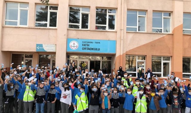 Jandarma ekipleri, öğrencilere trafik kurallarını anlattı