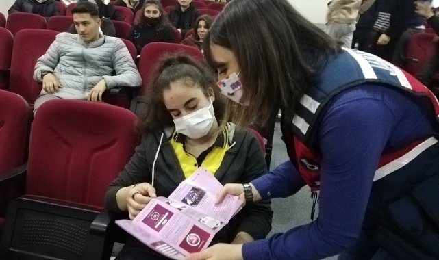 Jandarma ekipleri öğrencileri bilgilendirdi