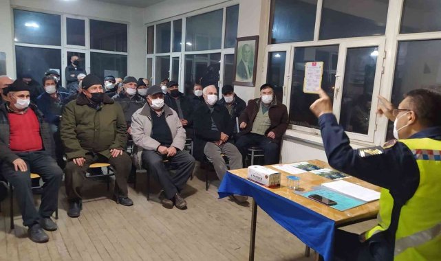 Jandarma trafik timlerinden traktör sürücülerine seminer