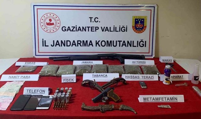 Jandarma uyuşturucu satıcısı ve kaçakçılara göz açtırmıyor
