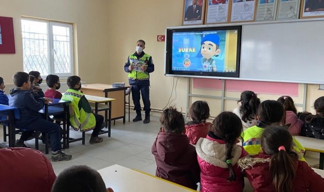 Jandarmadan çocuklara trafik eğitimi