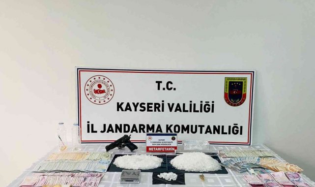 Jandarmadan uyuşturucu tacirlerine operasyon: 4 gözaltı
