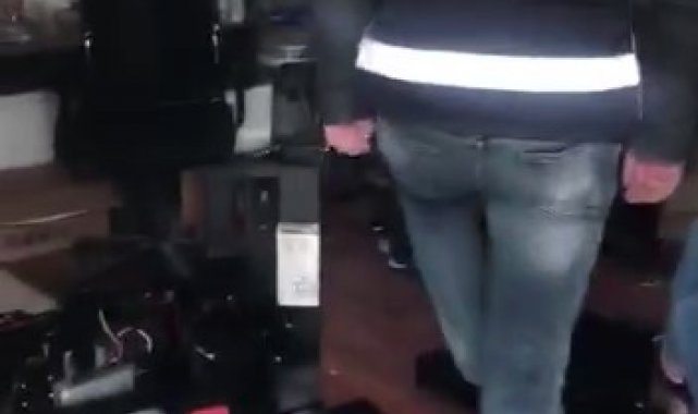 Kaçak sigara sarma makinası üreten 2 kişi yakalandı