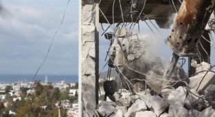 KAÇAK YAPILAR YIKILMAYA DEVAM EDİYOR