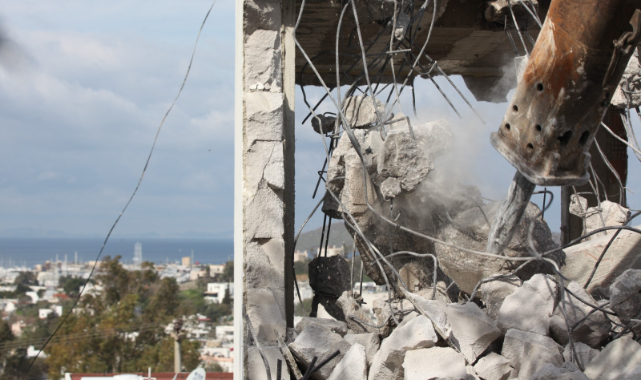 KAÇAK YAPILAR YIKILMAYA DEVAM EDİYOR