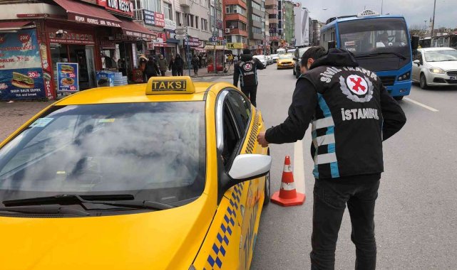 Kadıköy&#039;de emniyet kemeri takmayan taksicilere bin 568 TL ceza