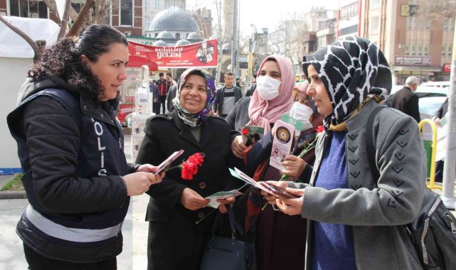 Kadın polisler KADES'i tanıttı