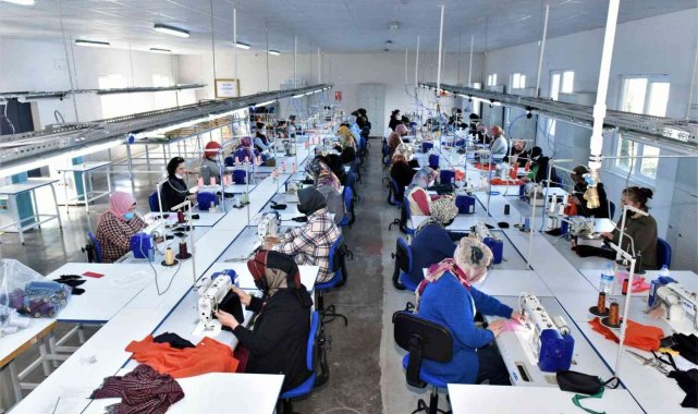 Kadınlar bu merkezde tekstilin inceliklerini öğreniyorlar