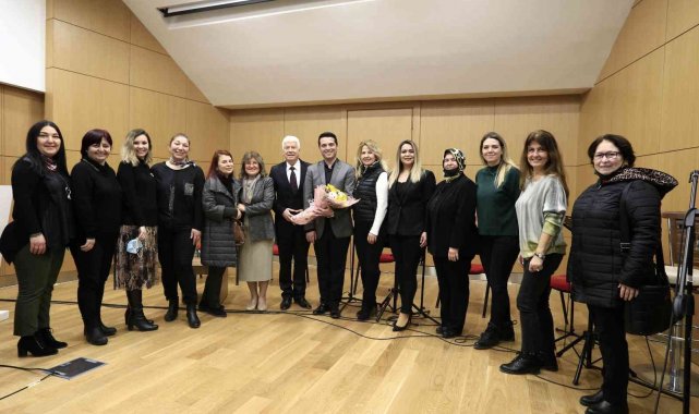 Kadınlar Günü için şarkılı şiir buluşması düzenlendi