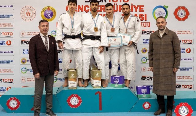 Kağıtspor Ordu'dan 11 madalyayla döndü