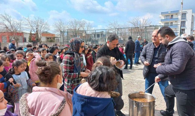 Kahta&#039;da üzüm hoşafı dağıtıldı