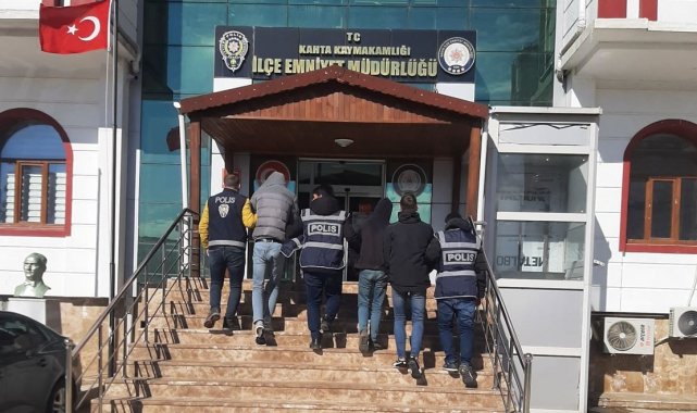 Kahta'daki ev hırsızları tutuklandı