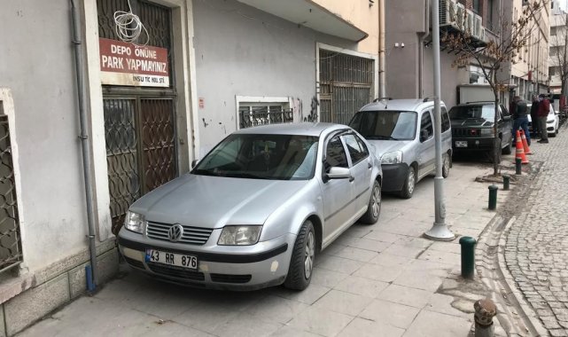 Kaldırımları vatandaştan çok araçlar kullanıyor