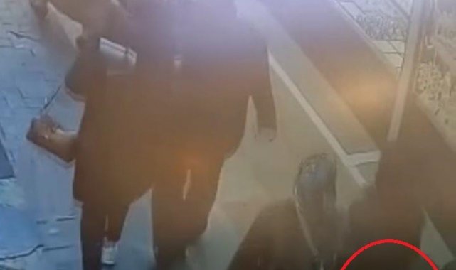 Kapalıçarşı'da pes dedirten cep telefon hırsızlığı anbean kameralarda