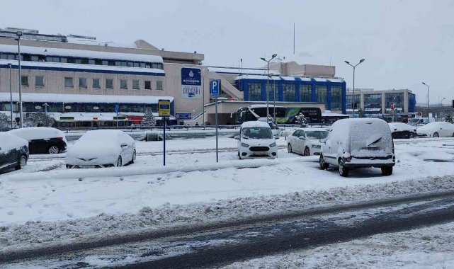 Kar ulaşımı da vurdu: Şehirlerarası otobüs seferleri iptal edildi