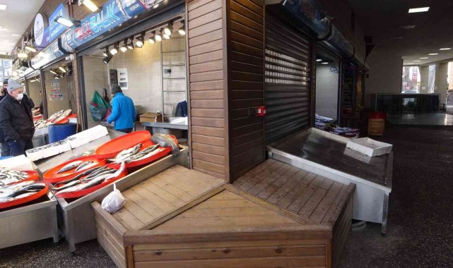 Kar ve soğuk hava balık tezgâhlarını olumsuz etkiledi