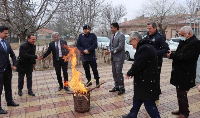 Kar yağışı altından baharı karşıladılar