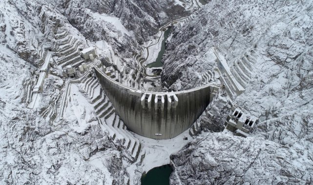 Kar yağışı sonrası Yusufeli Barajı beyaza büründü