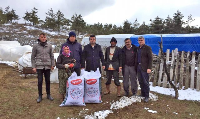 Kar yağışından etkilenen çiftçilere yem desteği sağlandı