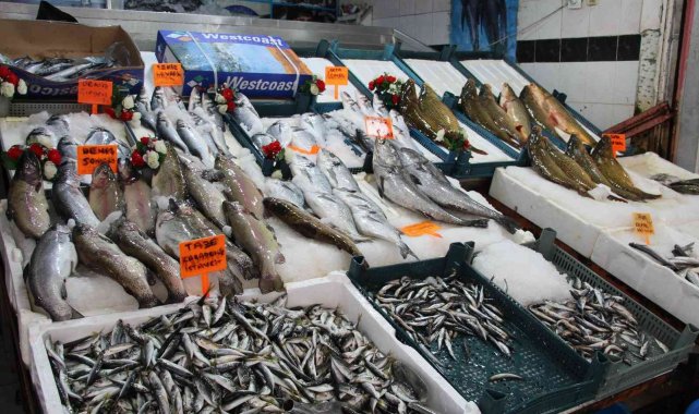 Kar yağışlarıyla birlikte balık tezgahlarında hareketlilik