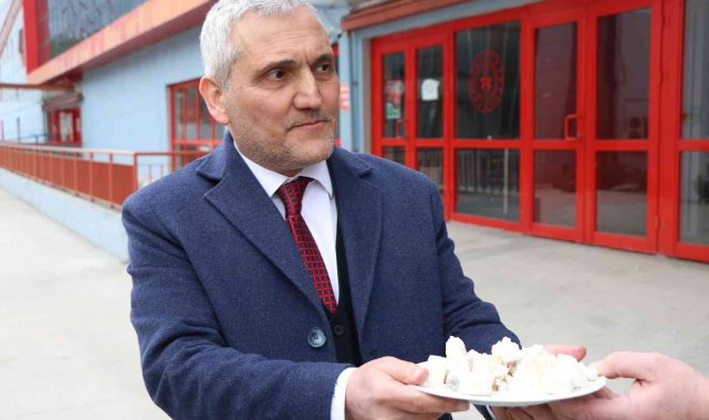 Karabükspor küme düştü, başkan helva dağıttı