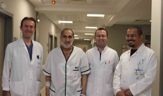 Karaciğer nakilli hastanın aort damarı değiştirildi