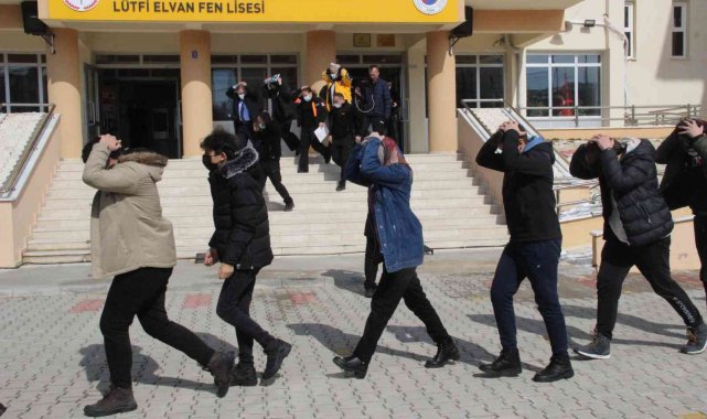 Karaman'da 52 bin kişinin katılımı ile deprem tatbikatı yapıldı