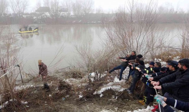 Karasu Nehri'nde kaybolan Yağmur'u arama çalışmaları devam ediyor