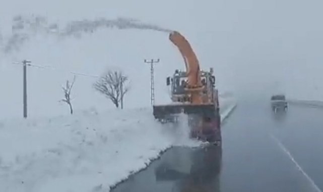 Karayolları ekiplerinin kar mesaisi