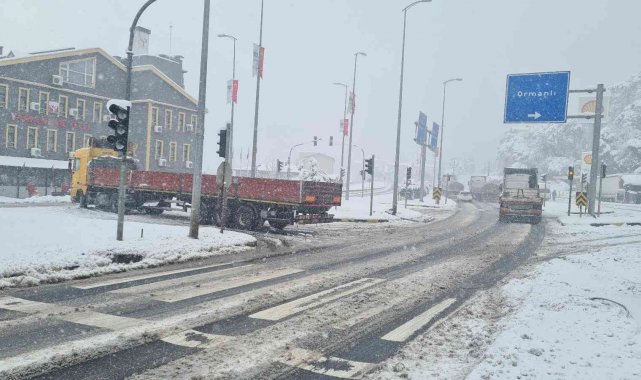 Karda kazaları beraberinde getirdi