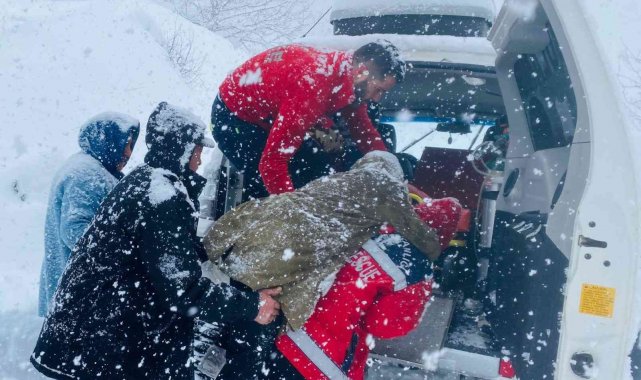 Karda mahsur kalanların imdadına UMKE yetişiyor