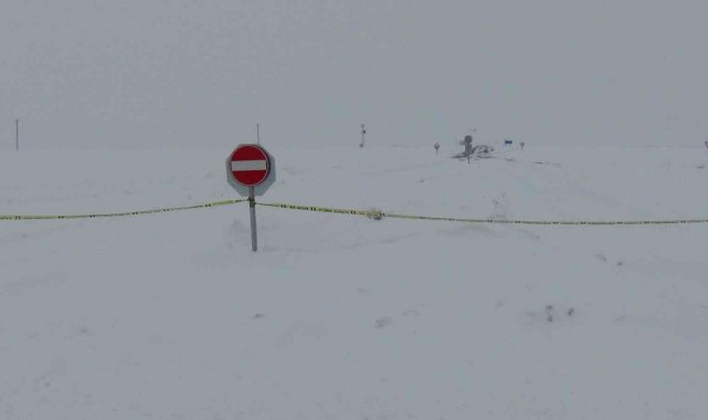 Kars-Göle kara yolu ulaşıma kapatıldı