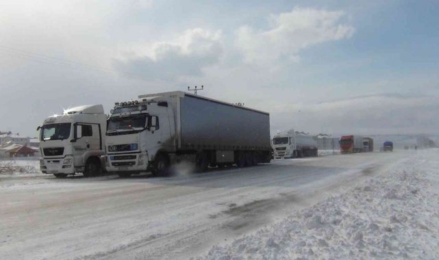 Kars'ta 382 köyün 173'ünün yolu ulaşıma kapalı