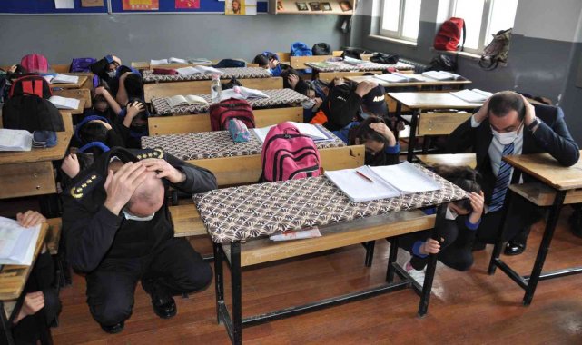 Kars'ta gerçeği aratmayan deprem tatbikatı