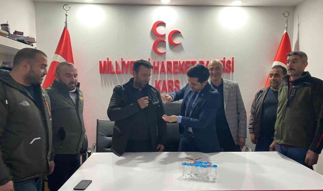 Kars'ta İYİ Parti'den istifa edenler MHP'ye katıldı