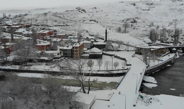Kars&#039;ta kar ve tipi 147 köy yolunu ulaşıma kapadı