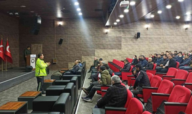 Kars'ta sürücülere öfke kontrolü anlatıldı