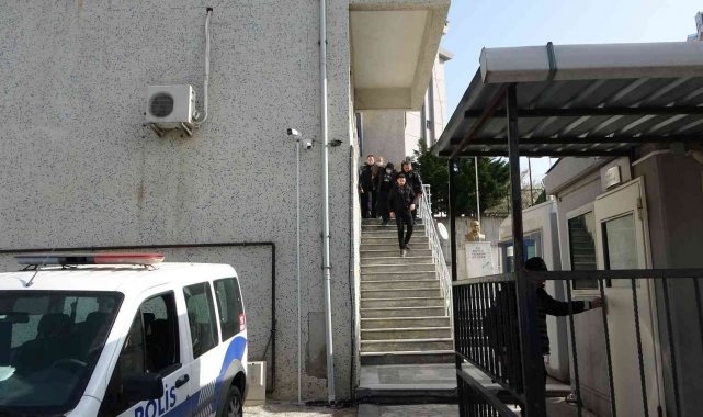 Kartal&#039;da silah ve bıçakların kullanıldığı kavganın şüphelileri adliyeye sevk edildi