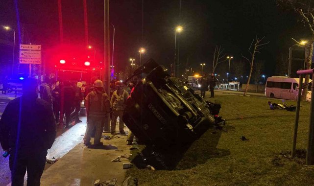 Kartal'da trafik kazası: Yoldan çıkan araç takla attı