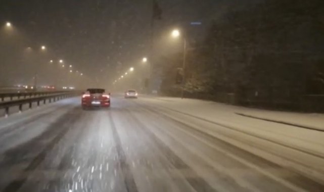 Kartal'da yollar beyaza büründü, sürücüler zor anlar yaşadı