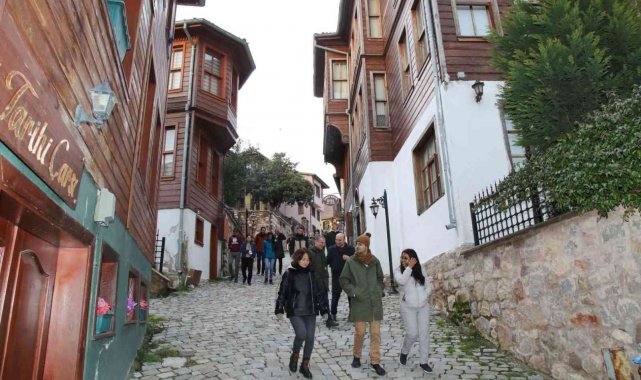 Kartepe Zirvesi için Kocaeli&#039;ye gelen mimarlar, tarihi noktaları inceledi