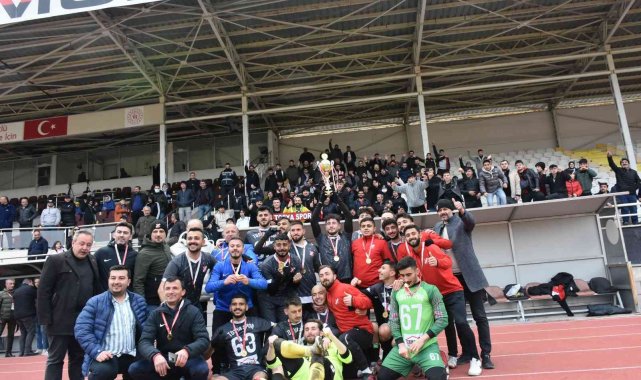 Kastamonu 1. Amatör Lig&#039;de Tosyaspor Ormanspor&#039;u 1-0 yenerek şampiyon oldu