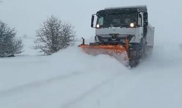 Kastamonu'da karın yollarını kapattığı 391 köye ulaşım sağlanamıyor