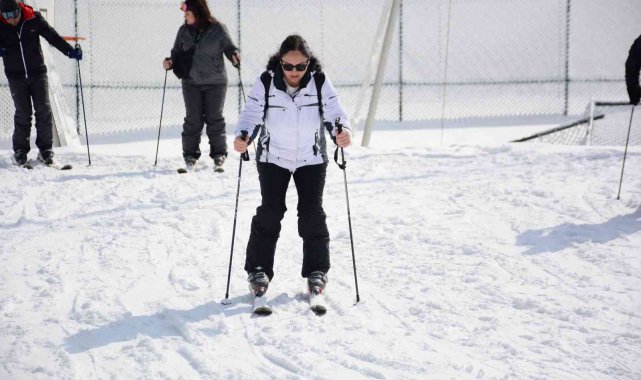 Kayak tutkunları Kartepe'de karın tadını doyasıya çıkardı
