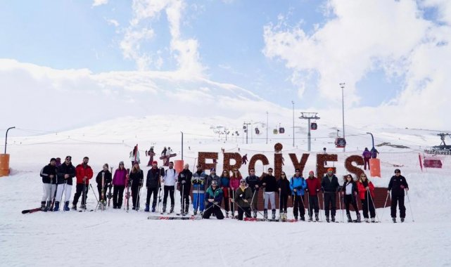 Kayak ve Snowboard Eğitimi Düzenlendi
