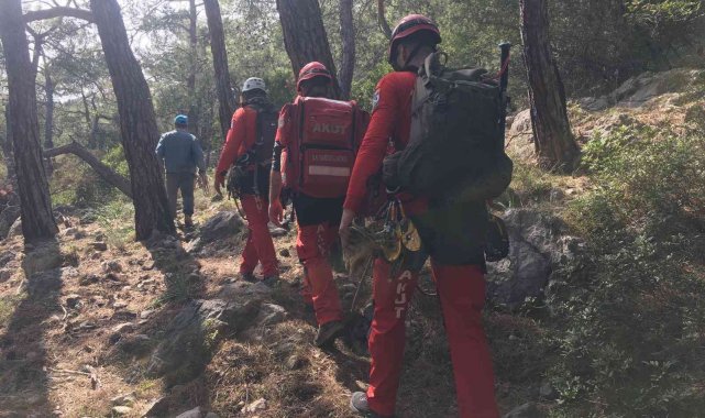 Kayalık alanda 6 gündür mahsur kalan keçi kurtarıldı