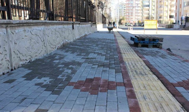 Kayapınar&#039;a 345 bin metrekare kilitli parke taşı döşenecek