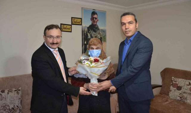 Kaymakam Çiçek ve Belediye Başkanı Doğan&#039;dan şehit annesine ziyaret