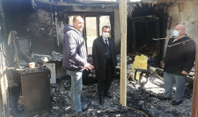 Kaymakam Gürdal evi yanan aileyi ziyaret etti