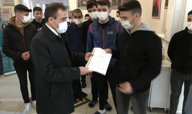 Kaymakam İlyas Memiş okulları ziyaret etti